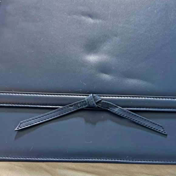 HANDBAG, JACKIE KENNEDY CLASSIC NAVY LEATHER WITH LEATHER BOW, NAVY, TWIN LEATHE - Picture 2 of 10